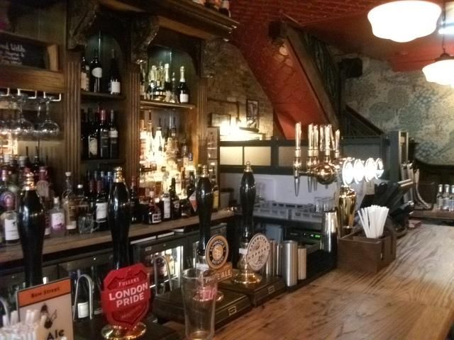 Bow Street Tavern bar and counter Nov 2018. (Pub, Bar). Published on 19-02-2019