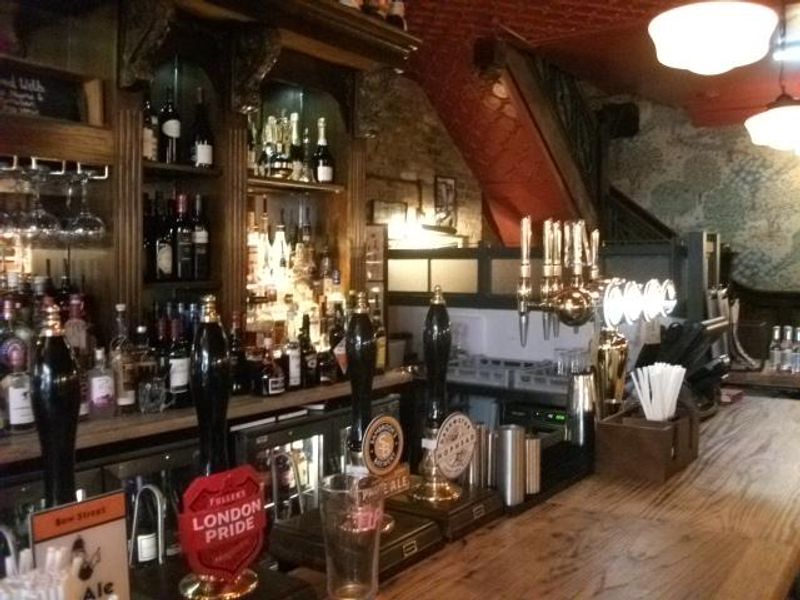 Bow Street Tavern bar and counter Nov 2018. (Pub, Bar). Published on 19-02-2019 