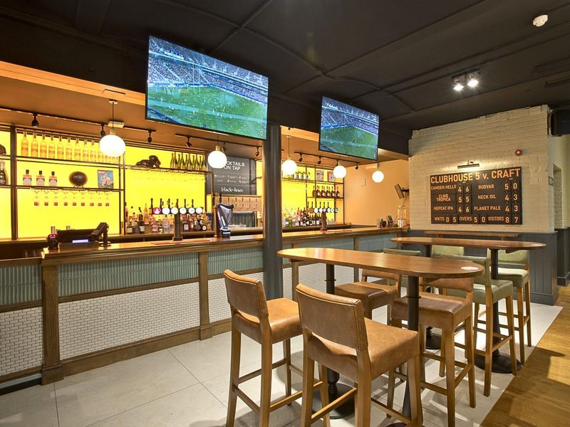 Clubhouse 5-261. (Pub). Published on 06-07-2023