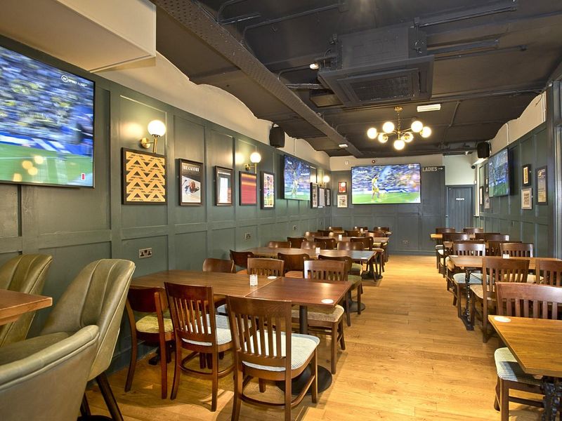 Clubhouse 5-273. (Pub). Published on 06-07-2023