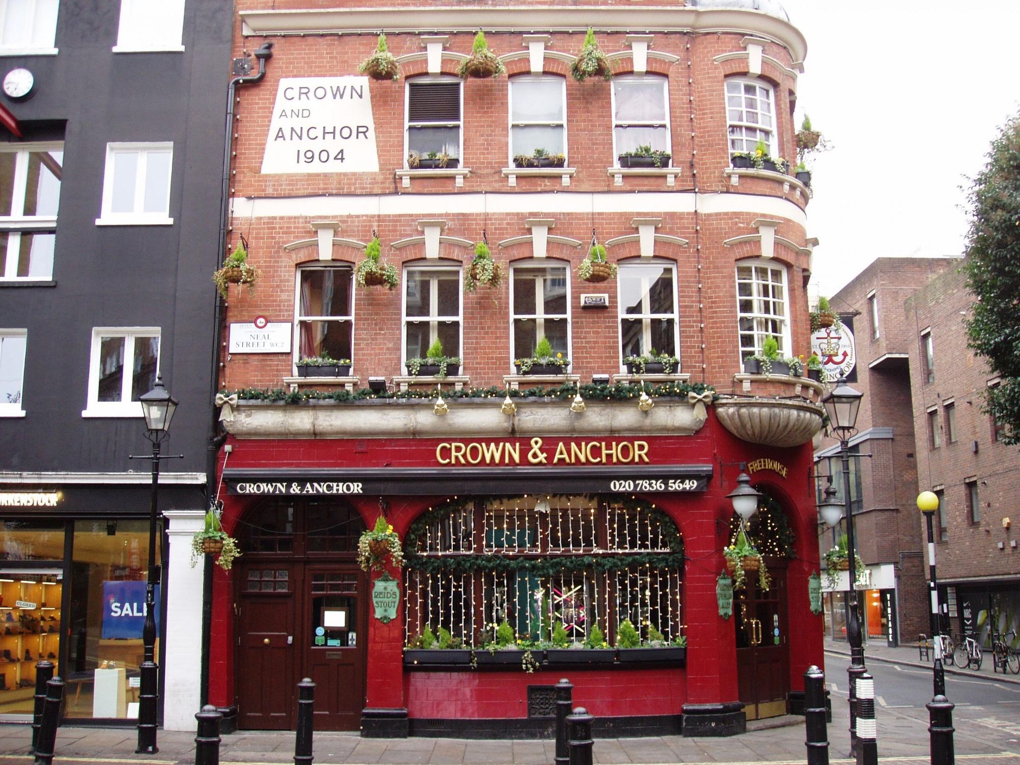 Crown & Anchor WC2-2 Jan 2017. (Pub, External). Published on 08-01-2017