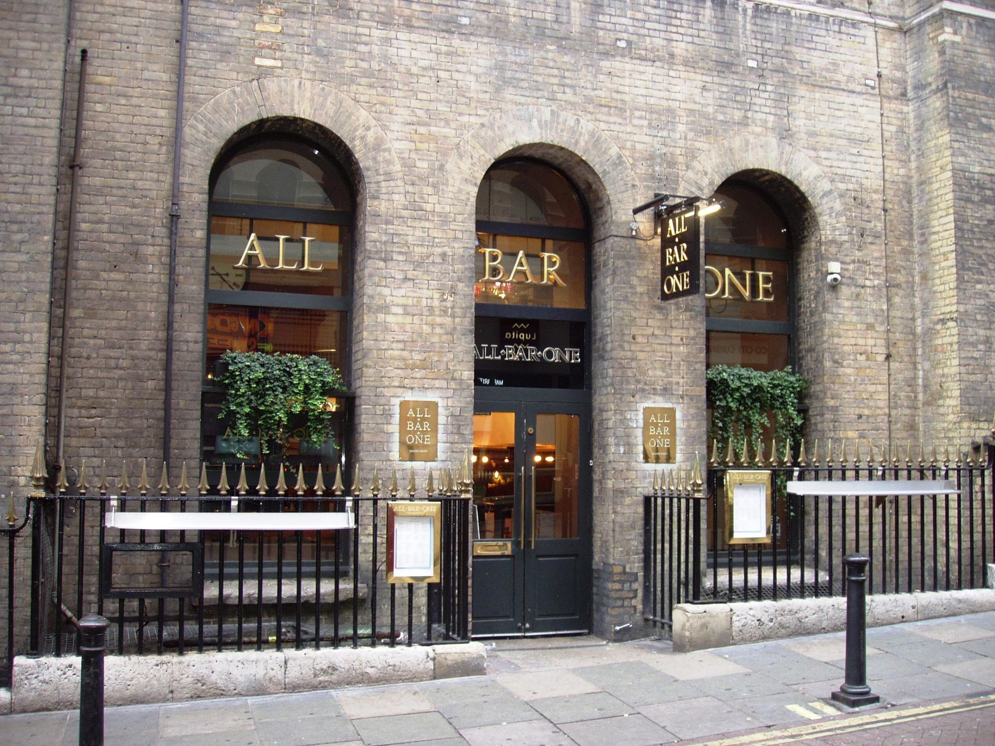 All Bar One WC2N-1 Sep 2017. (Pub, External, Key). Published on 17-09-2017