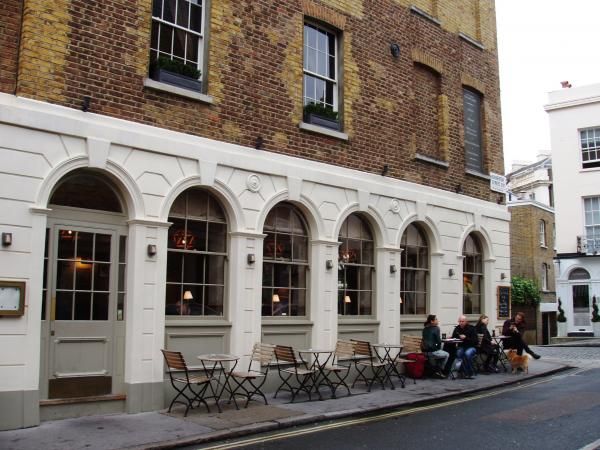 Alfred Tennyson SW1 side Jan 2016. (Pub, External). Published on 24-01-2016