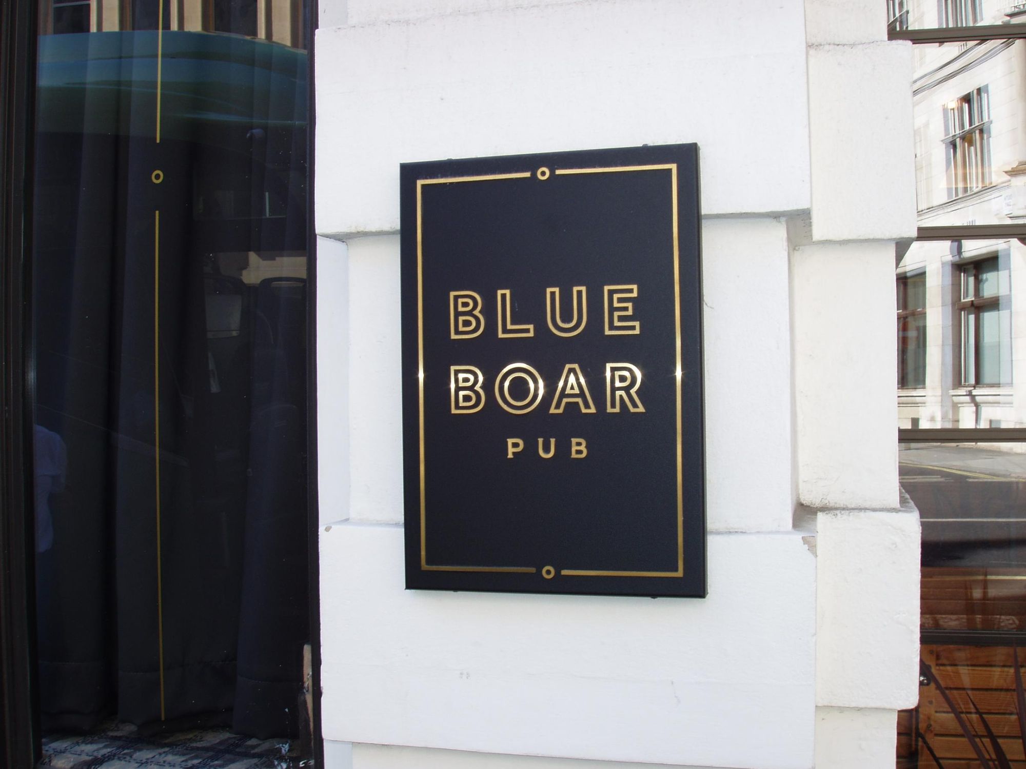 Blue Boar sign. (Pub, Sign). Published on 24-07-2022