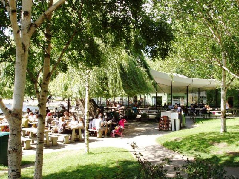 Serpentine bar. (Pub, External, Key). Published on 10-06-2014
