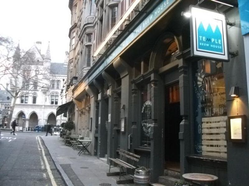 Frontage Essex St. (External, Sign). Published on 13-02-2018
