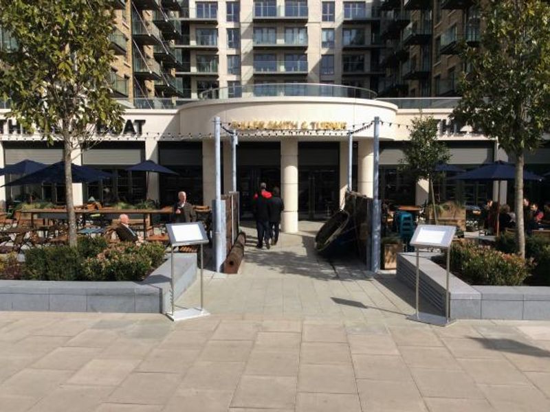 Blue Boat1 W6. (Pub, External). Published on 27-03-2015