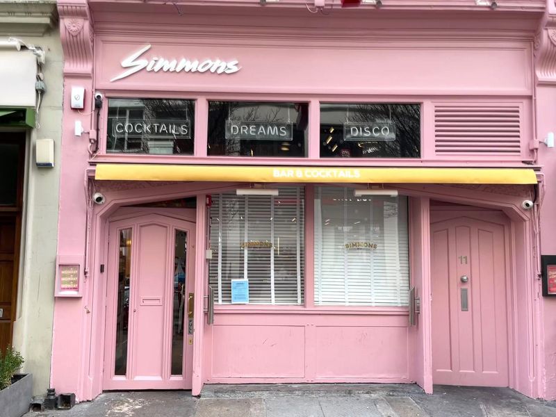 Simmons Mayfair Jan 2023. (Pub, External, Key). Published on 19-01-2023 