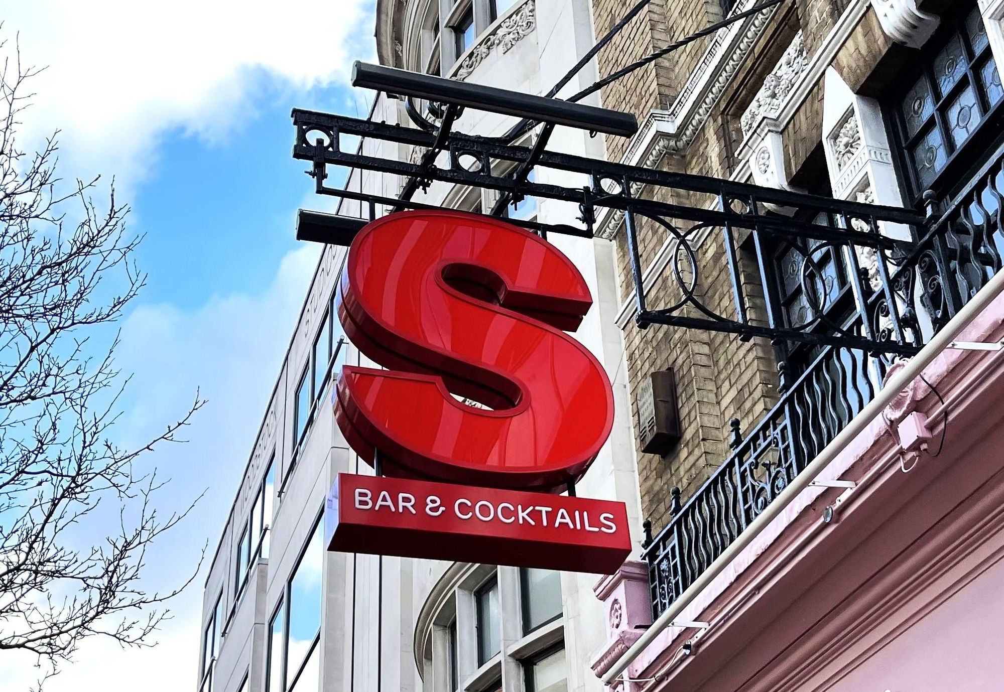 Simmons Mayfair sign Jan 2023. (Pub, External, Sign). Published on 19-01-2023
