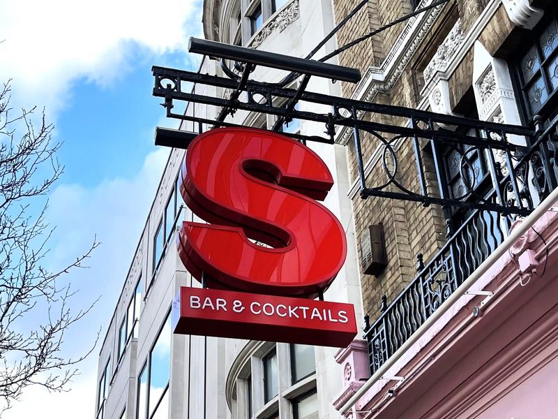 Simmons Mayfair sign Jan 2023. (Pub, External, Sign). Published on 19-01-2023