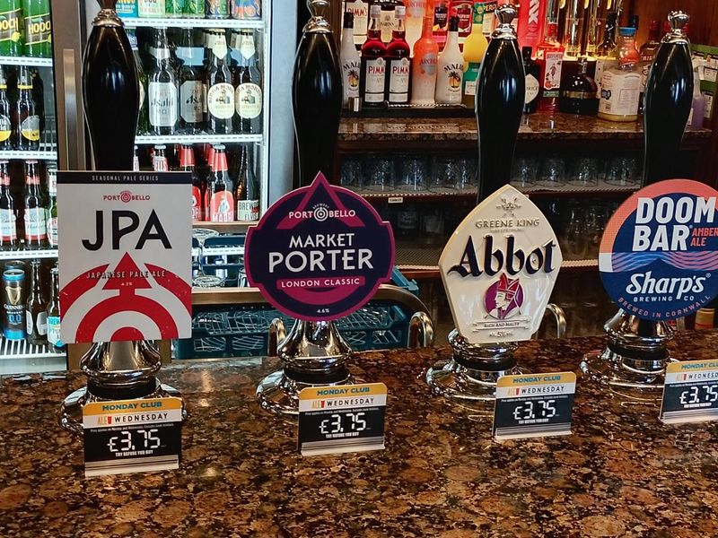 Beers on opening day. (Pub, Bar). Published on 30-09-2025 