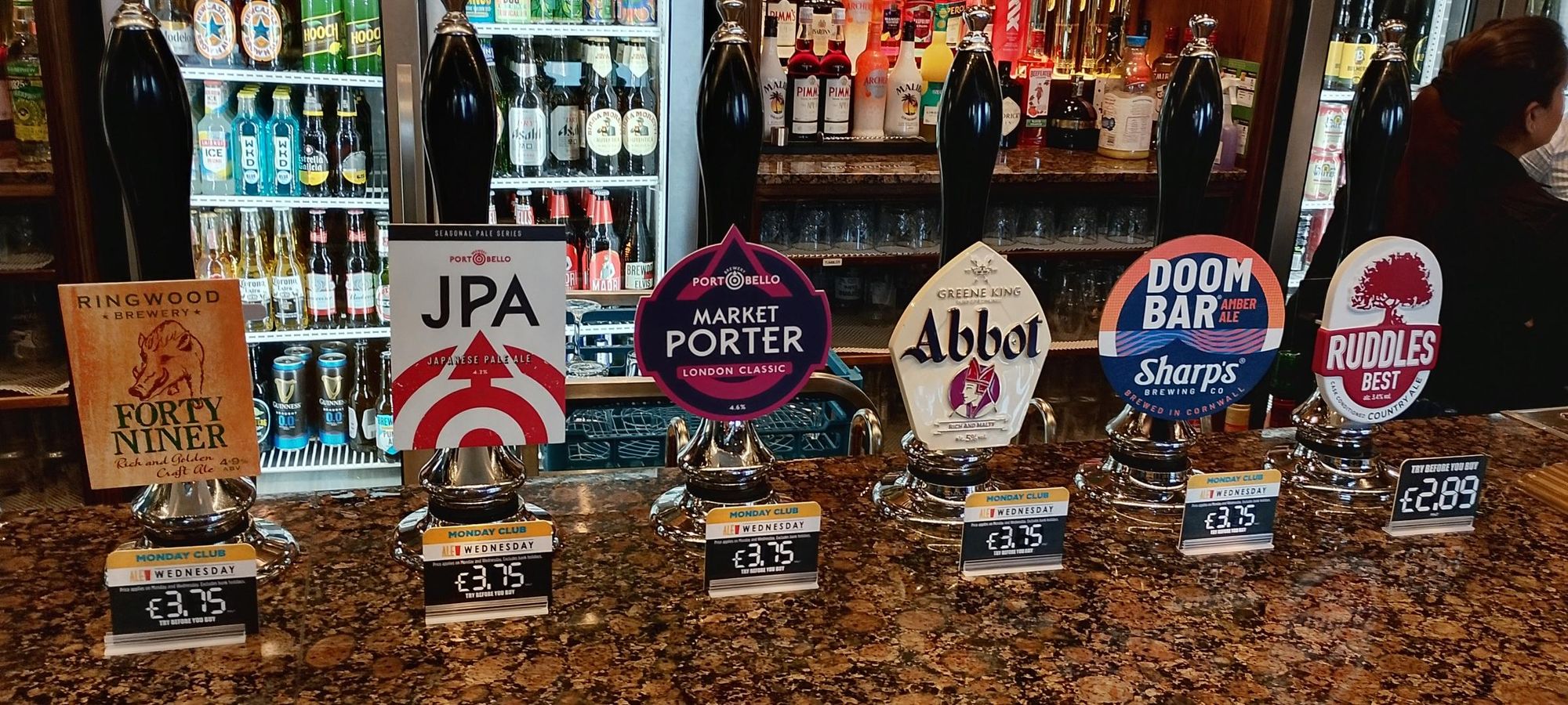Beers on opening day. (Pub, Bar). Published on 30-09-2025