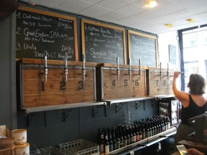 The 9 tap line. (Pub, Bar). Published on 08-08-2015