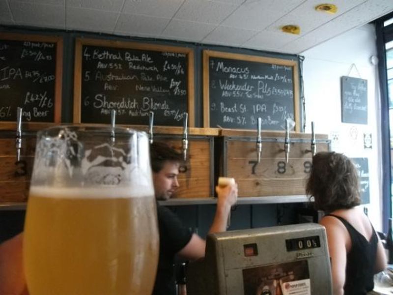The tap line - a typical offer. (Pub, Bar). Published on 08-08-2015