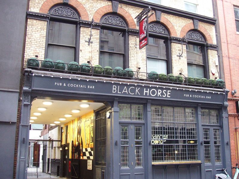 Black Horse Fitzrovia-2 Jan 2022. (Pub, External). Published on 23-01-2022