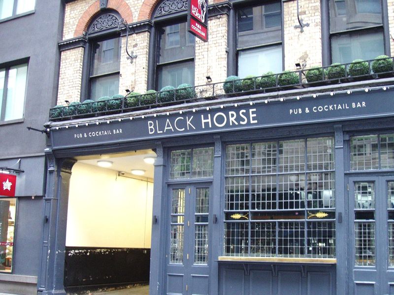 Black Horse Fitzrovia-1 Jan 2022. (Pub, External, Key). Published on 23-01-2022