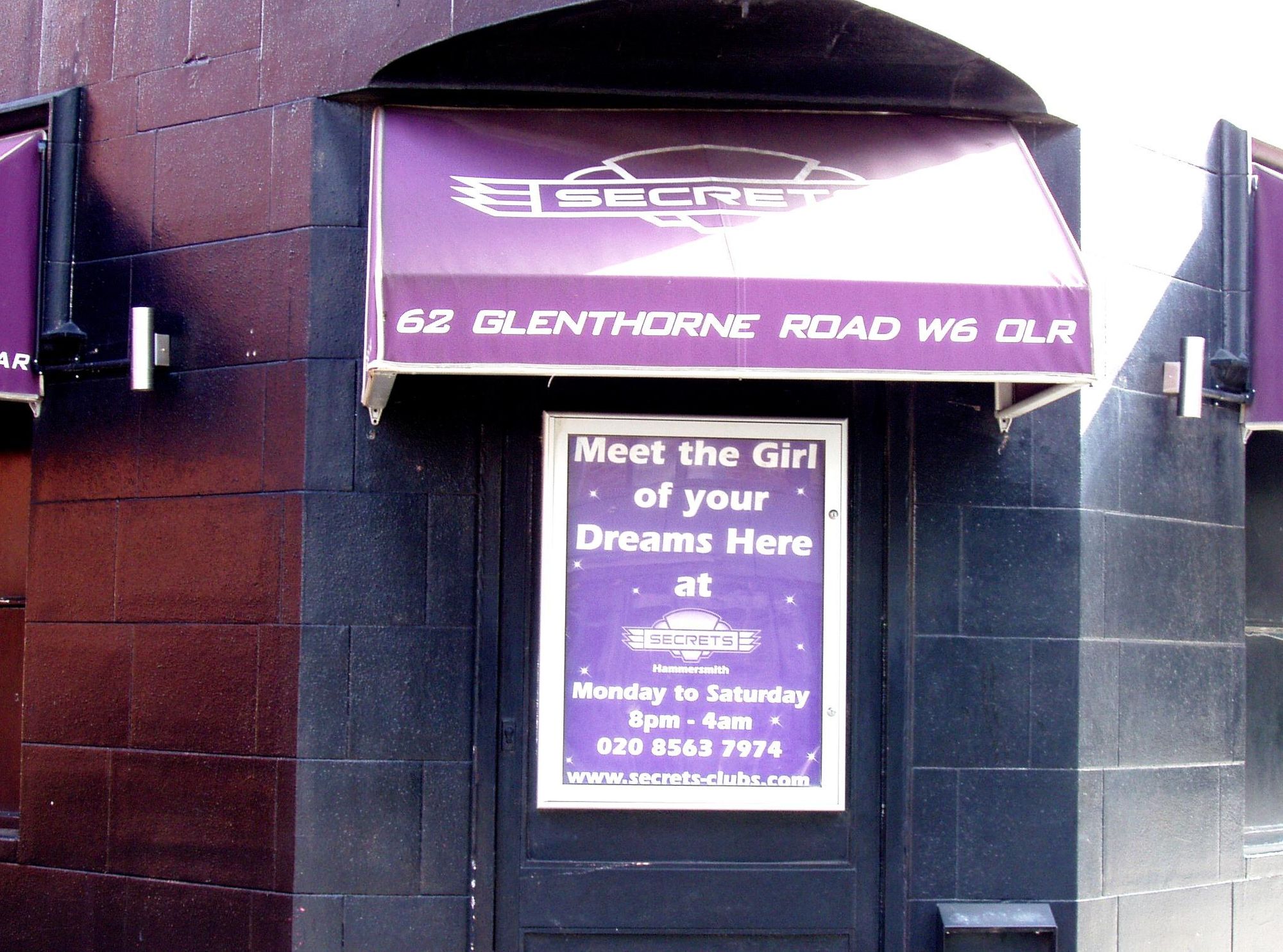 Secrets W6-2 April 2017. (Pub, External, Sign). Published on 23-04-2017