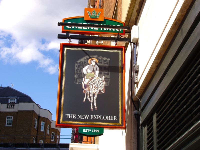 New Explorer W1 swingsign. (Pub, External, Sign). Published on 13-09-2024