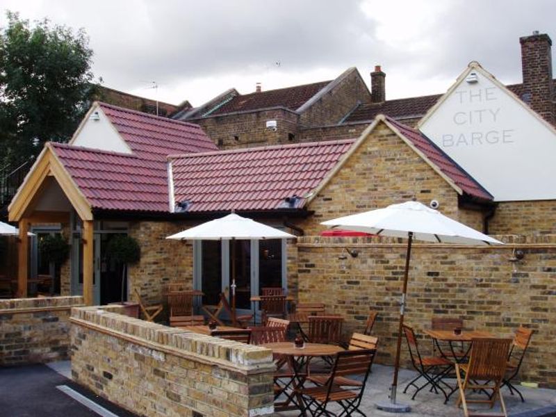 City Barge W4 streetside. (Pub, External). Published on 22-08-2014 
