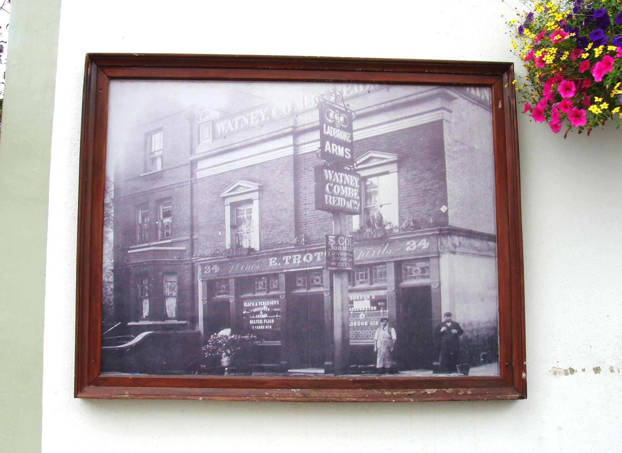 Ladbroke Arms W11-2 July 2019. (Pub, External). Published on 28-07-2019