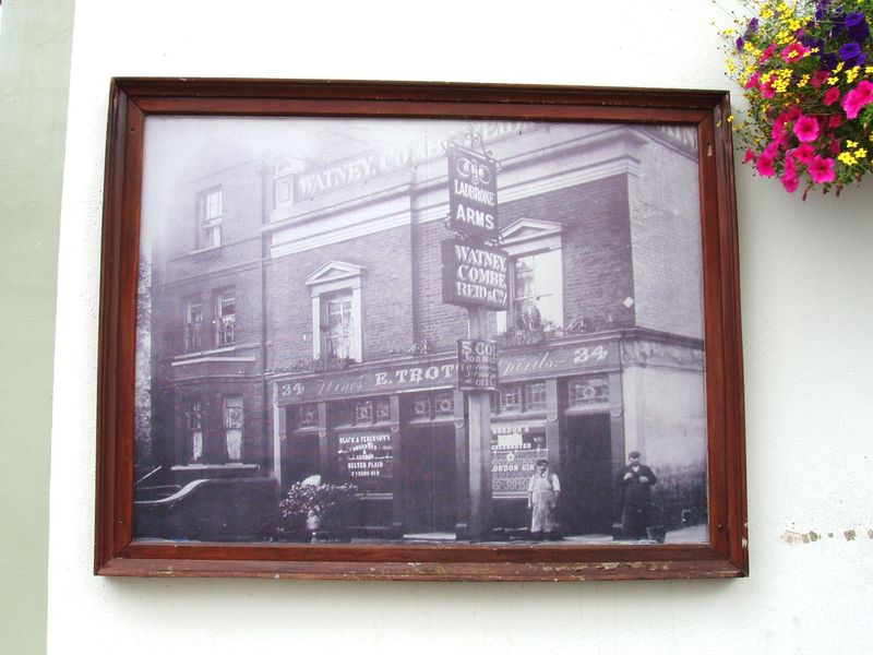 Ladbroke Arms W11-2 July 2019. (Pub, External). Published on 28-07-2019 