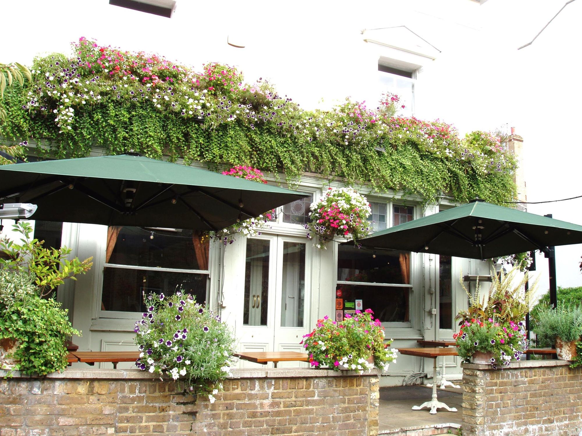 Ladbroke Arms Sept 2023. (Pub, External). Published on 24-09-2023