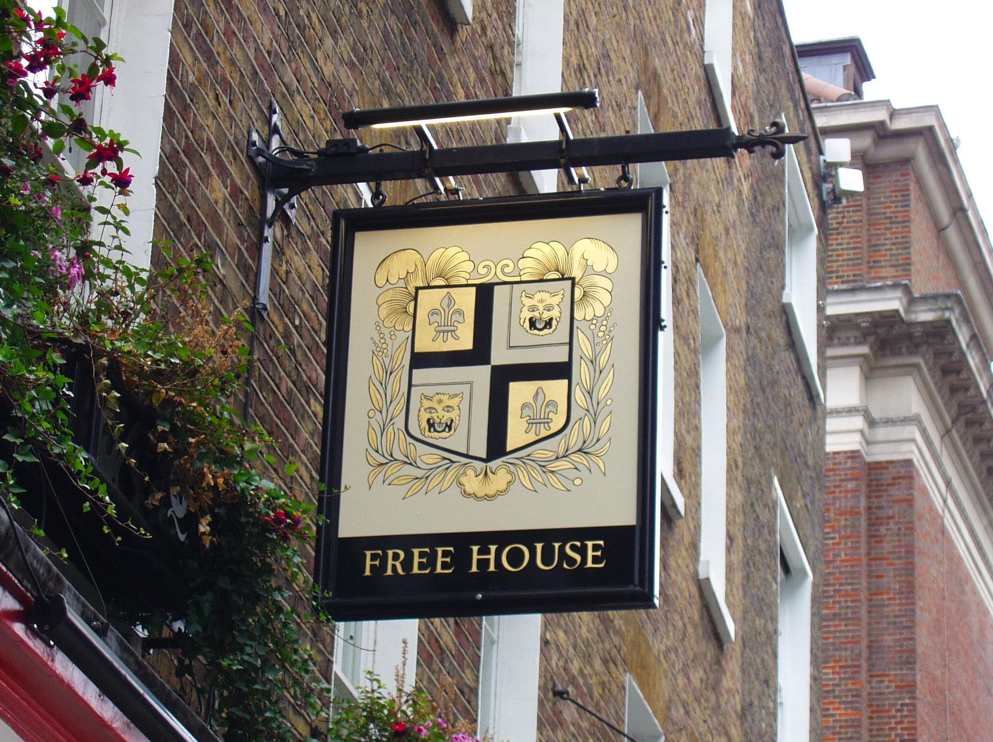 Shaston Arms-sign Oct 2025. (Pub, External, Sign). Published on 12-10-2025