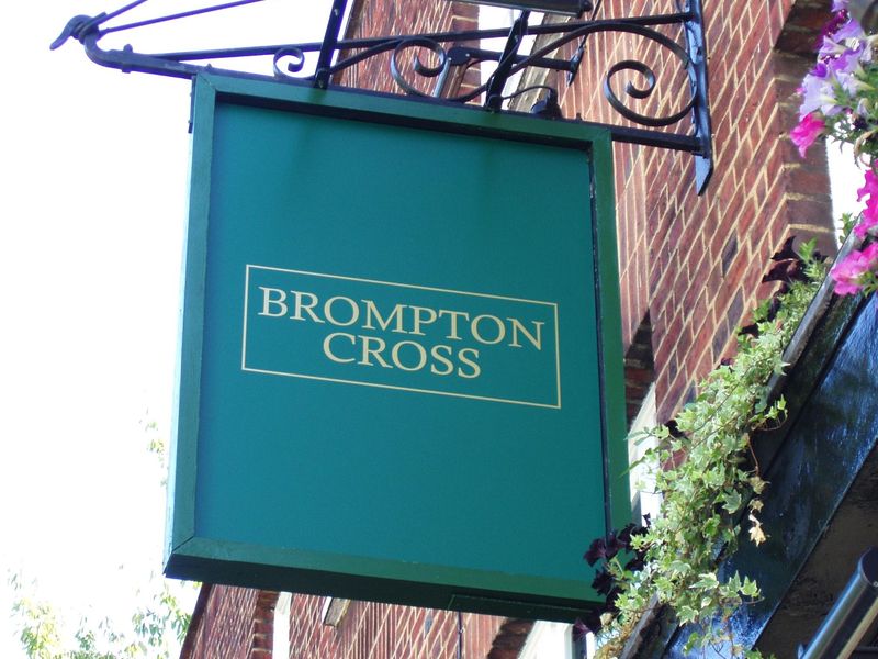 Brompton Cross-4 July 2022. (Pub, Sign). Published on 24-07-2022 