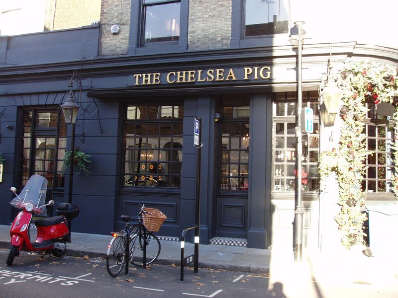 Chelsea Pig-2 Nov 2021. (Pub, External). Published on 21-11-2021 