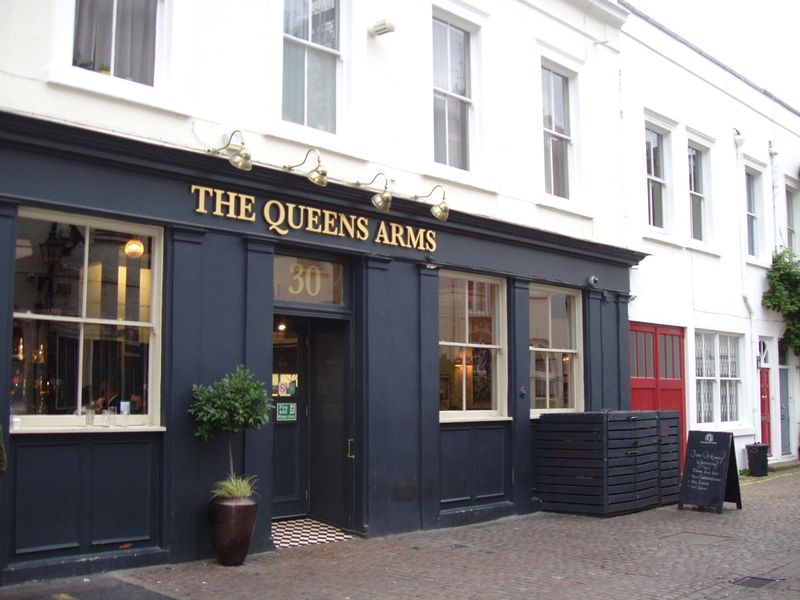 Queens Arms S Ken side Nov 2024. (Pub, External). Published on 09-11-2024 