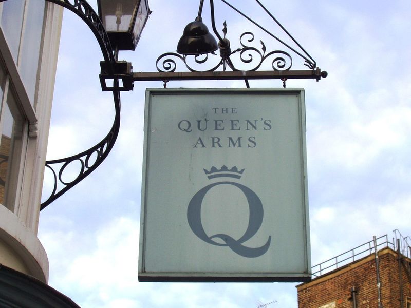 Queens Arms SW7 sign Nov 2017. (Pub, External, Sign). Published on 19-11-2017 