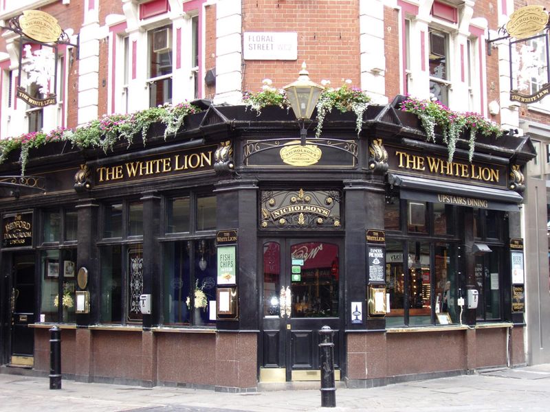White Lion WC2-1 Sep 2017. (Pub, External, Key). Published on 17-09-2017