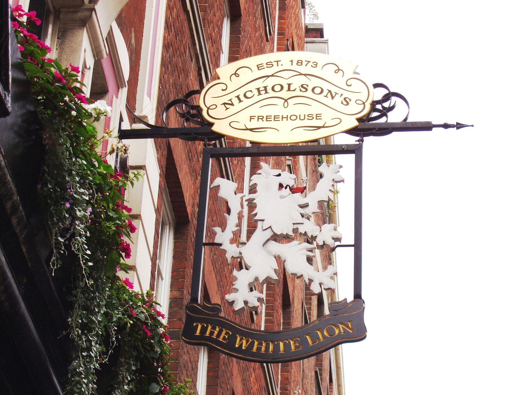 White Lion WC2 sign Sep 2017. (Pub, External, Sign). Published on 17-09-2017