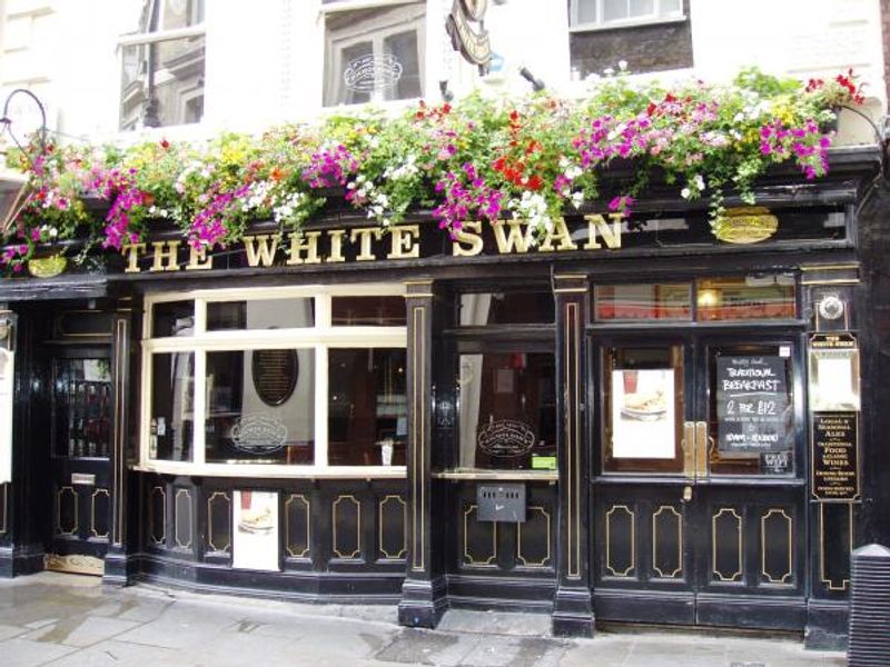 White Swan 2 WC2 Aug 2015. (Pub, External). Published on 02-08-2015