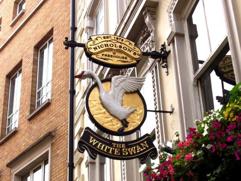 White Swan sign WC2 Aug 2015. (Pub, External, Sign). Published on 02-08-2015