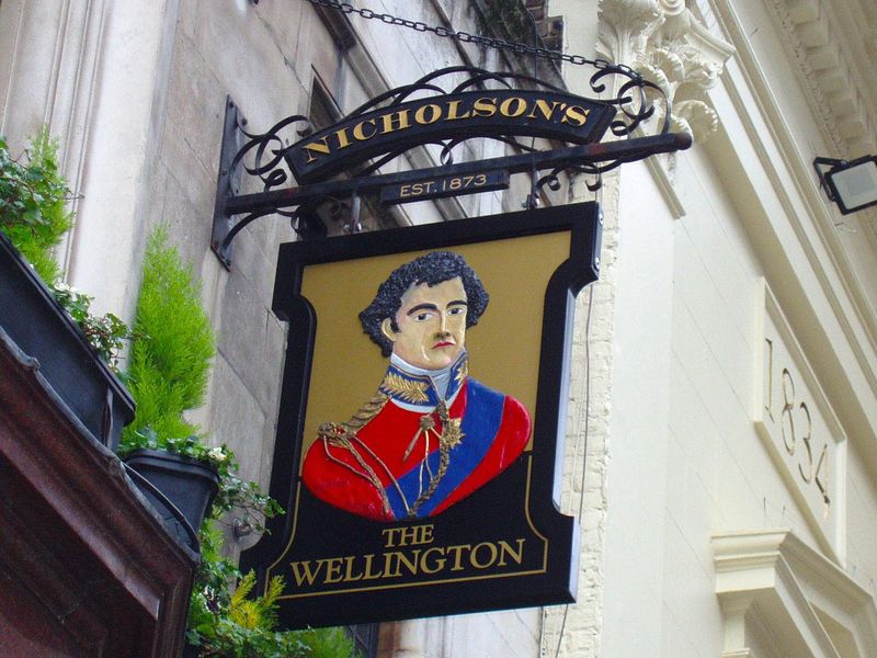 Wellington WC2 sign. (Pub, External, Sign). Published on 27-12-2024 