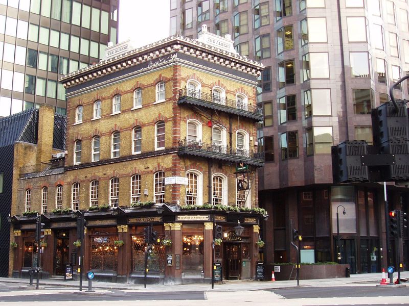 Albert SW1 Dec 2019. (Pub, External, Key). Published on 08-12-2019
