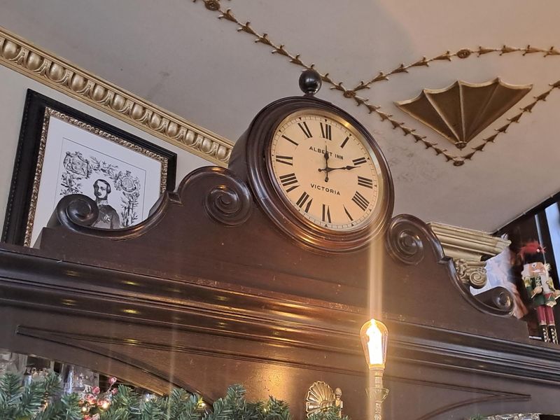 Interior - Clock. (Pub). Published on 07-12-2024