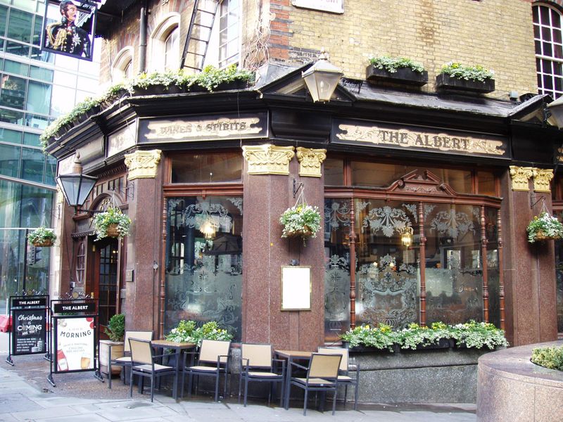 Albert SW1-2 Oct 2017. (Pub, External). Published on 09-10-2017