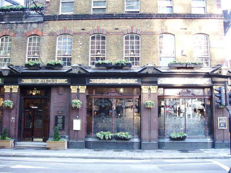 Albert SW1-3 Oct 2017. (Pub, External). Published on 09-10-2017