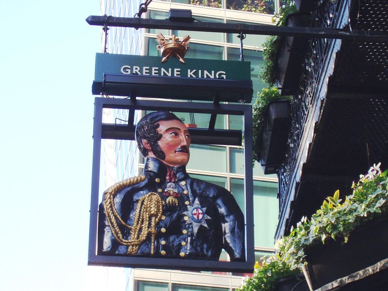 Albert SW1-sign Oct 2017. (Pub, External, Sign). Published on 09-10-2017