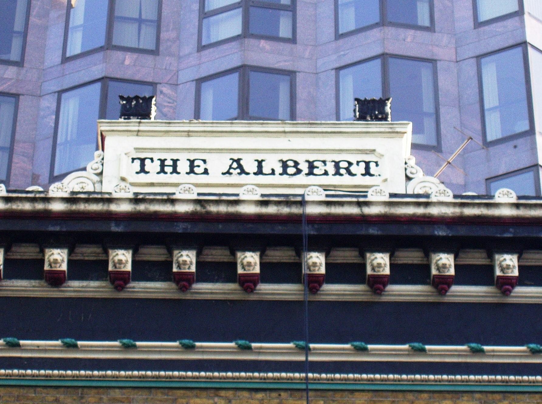 Albert SW1-pediment Oct 2017. (Pub, External). Published on 09-10-2017