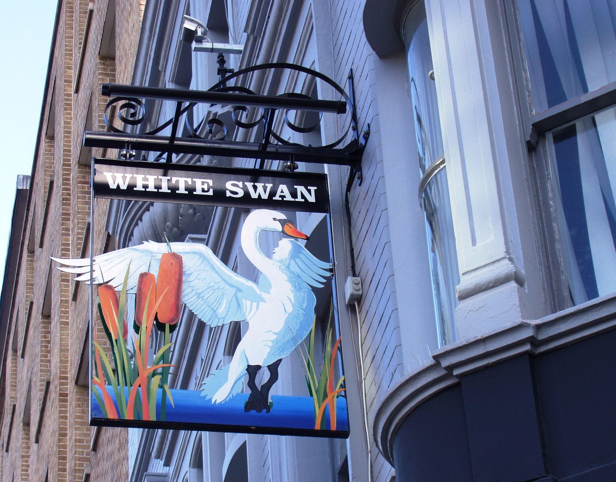 White Swan SW1-sign Mar 2019. (Pub, External, Sign). Published on 17-03-2019