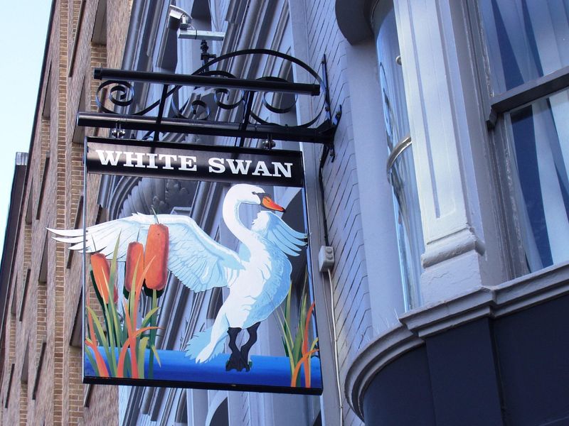 White Swan SW1-sign Mar 2019. (Pub, External, Sign). Published on 17-03-2019 