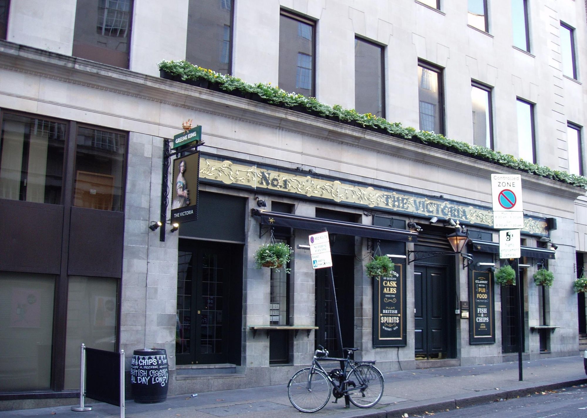 Victoria SW1-front Nov 2017. (Pub, External, Key). Published on 05-11-2017