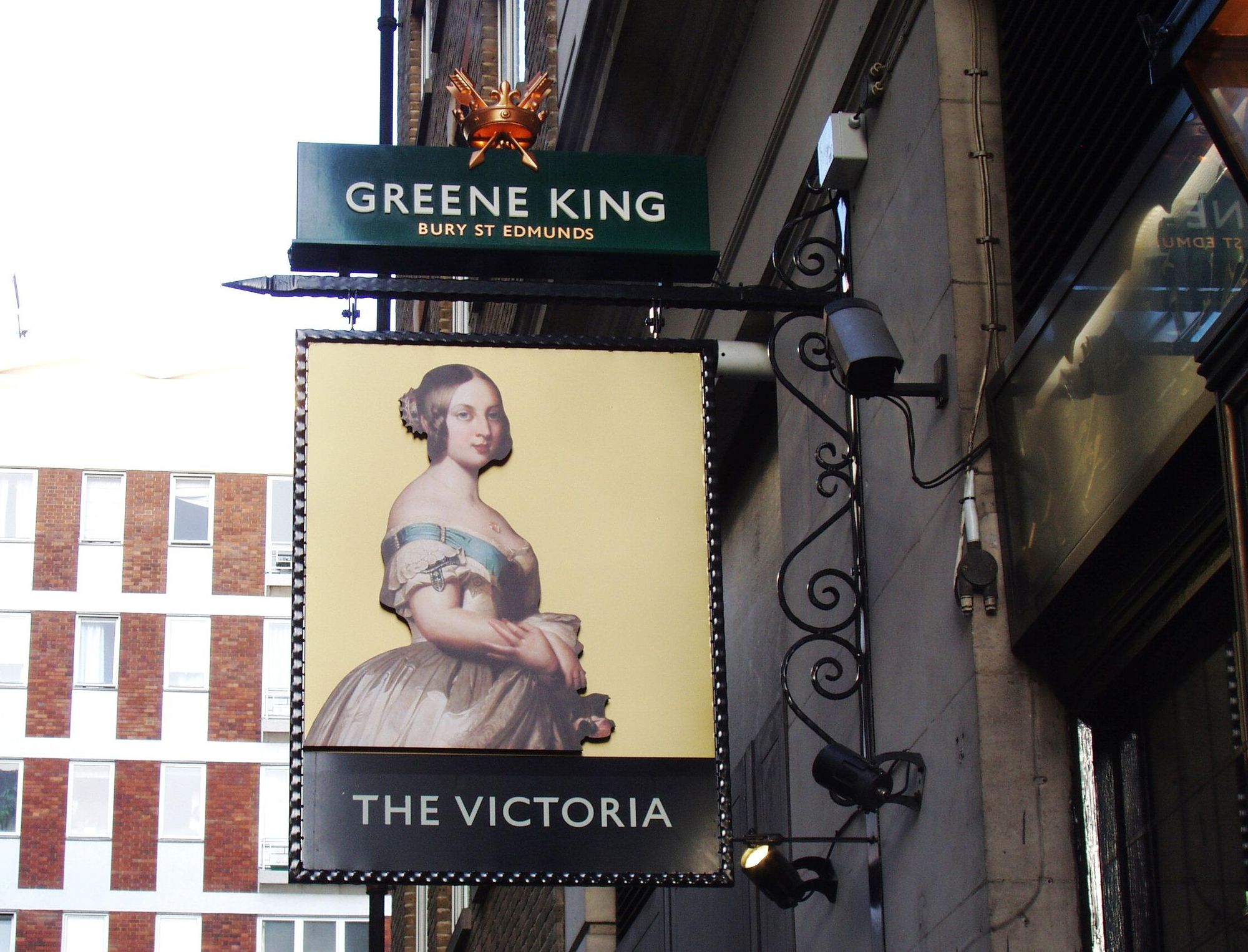 Victoria SW1-sign Nov 2017. (Pub, External, Sign). Published on 05-11-2017
