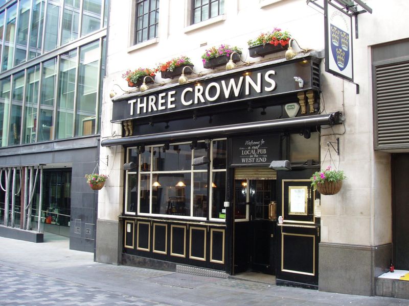 Three Crowns SW1-2 July 2018. (Pub, External). Published on 22-07-2018