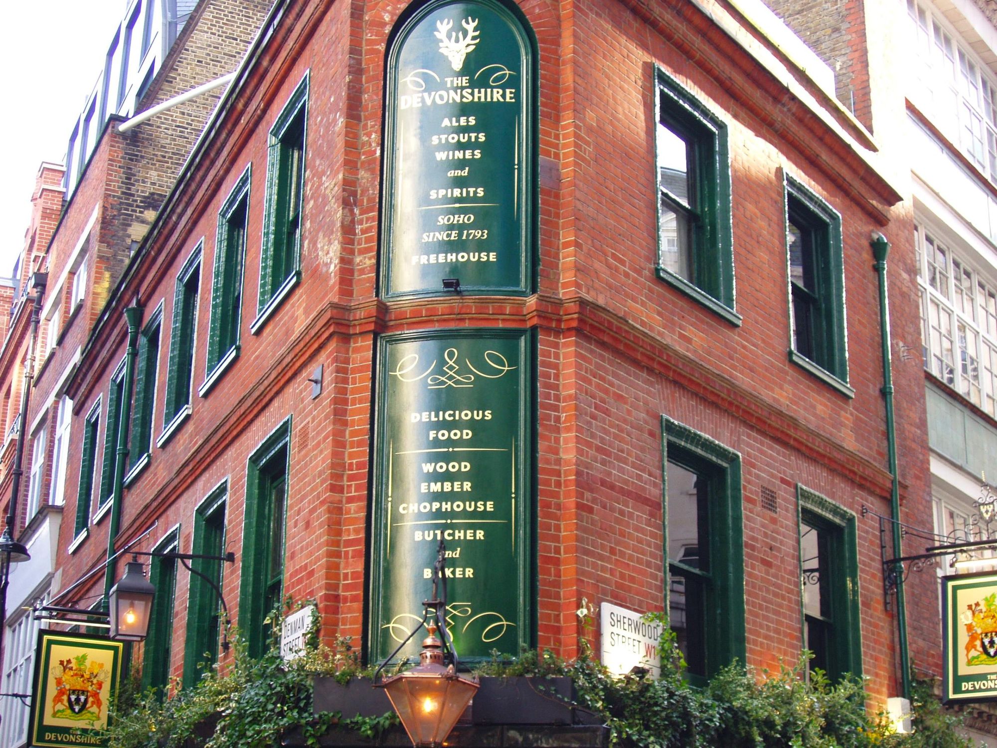 Devonshire W1 fascia Nov 2023. (Pub, External). Published on 05-11-2023