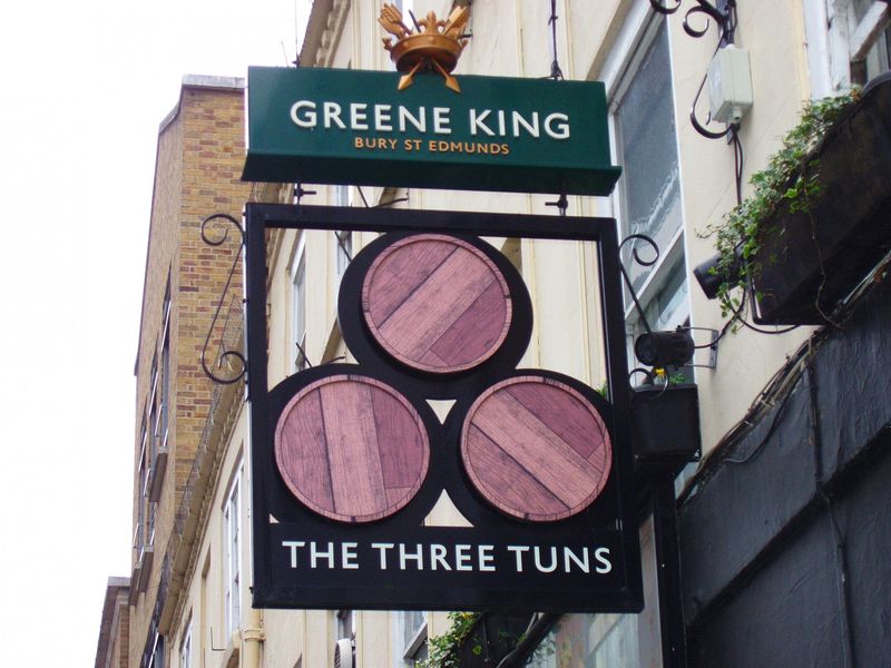 Three Tuns Marylebone-4 Feb 2022. (Pub, External, Sign). Published on 20-02-2022 