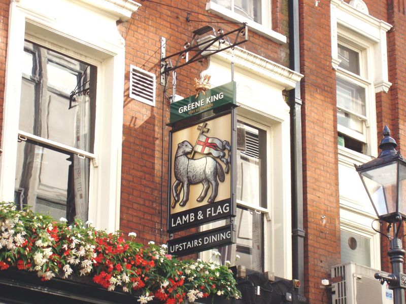 Lamb & Flag W1-sign Aug 2017. (Pub, External, Sign). Published on 20-08-2017